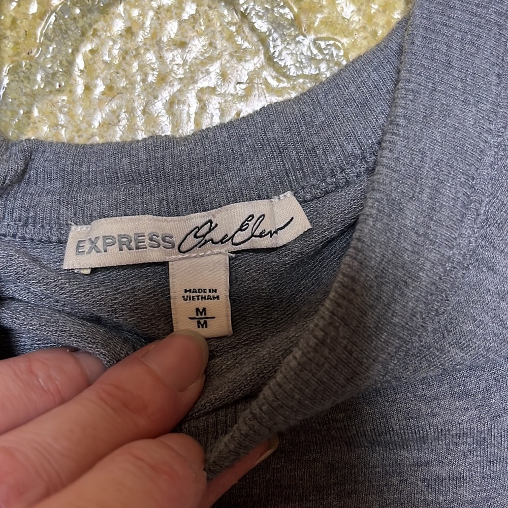 BNWOT Express cold shoulder gray top - Picture 3 of 14